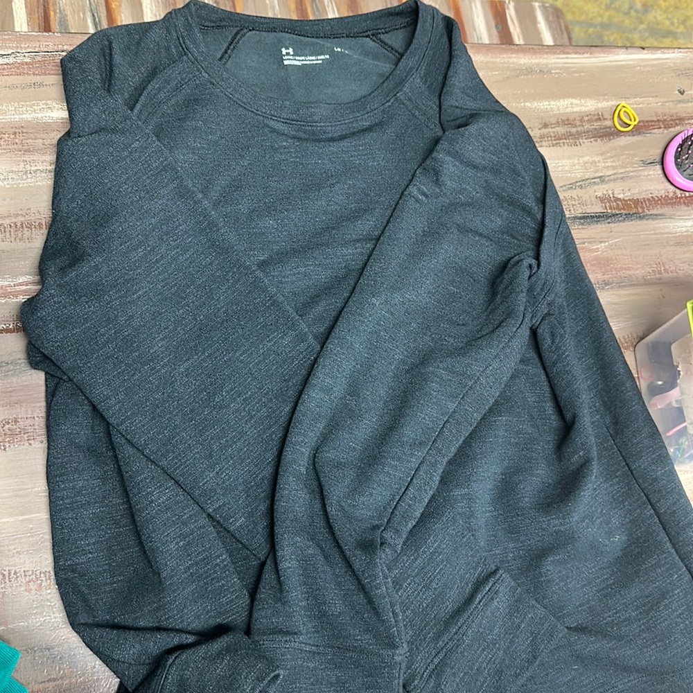 Under armour long sleeve sweatshirt